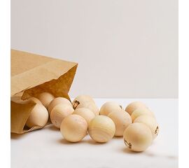 Einzelkugeln, Mottenkugeln, Mottenschutz, Kleider vor Motten schützen, Mottenkugeli, Arvenkugeln, Mottenkugeln aus Arvenholz, Zirbenkugeli, Zirbenkugeln, Mottenkugeln aus Zirbenholz